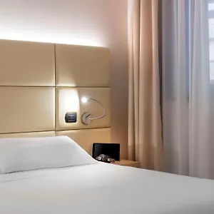 فندق بست ويسترن كافاليري ديلا كورونا